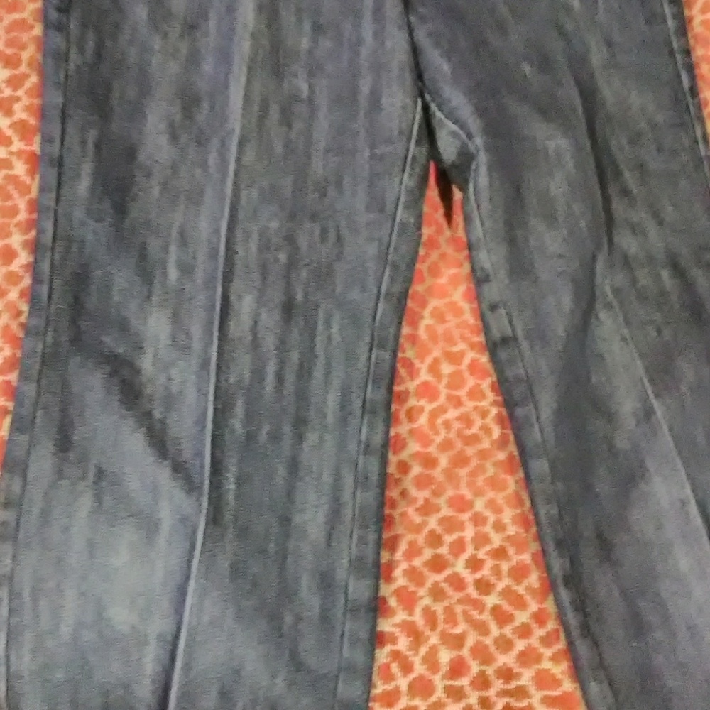 Capri's - Picture 4 of 5